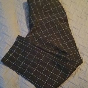 Faded Glory womens soze 6 black patterned slacks